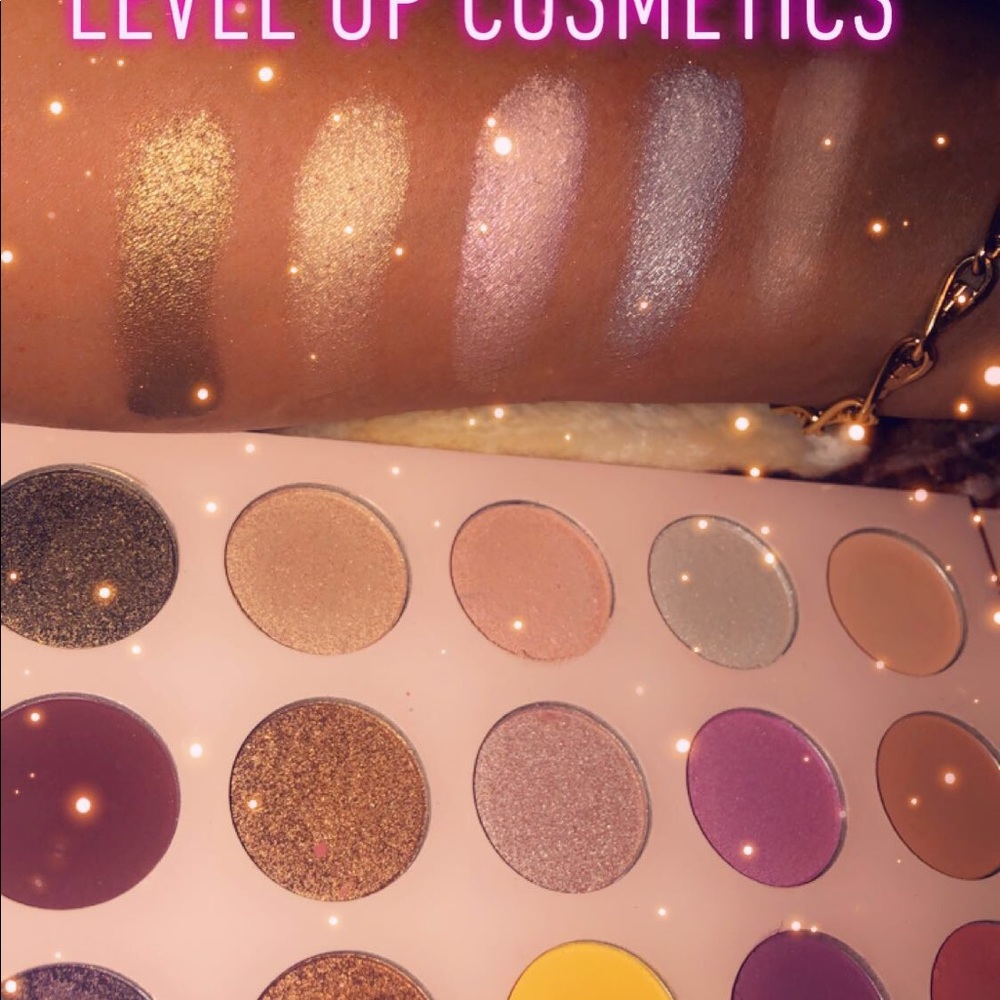 Level Up stay Dust Free Eyeshadow Palette - Picture 7 of 7